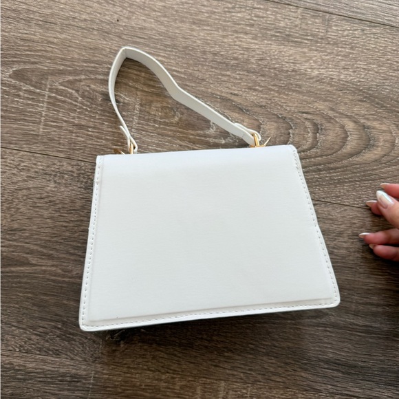 White and Gold Mini Bag with Textured Leather and Gold Clasp - Picture 3 of 6